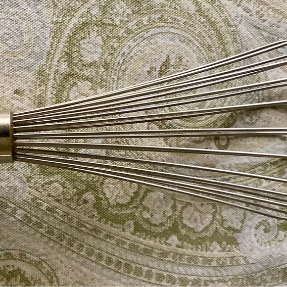 Large 12” professional bakers whisk, heavy weight, wooden handle - Picture 4 of 9